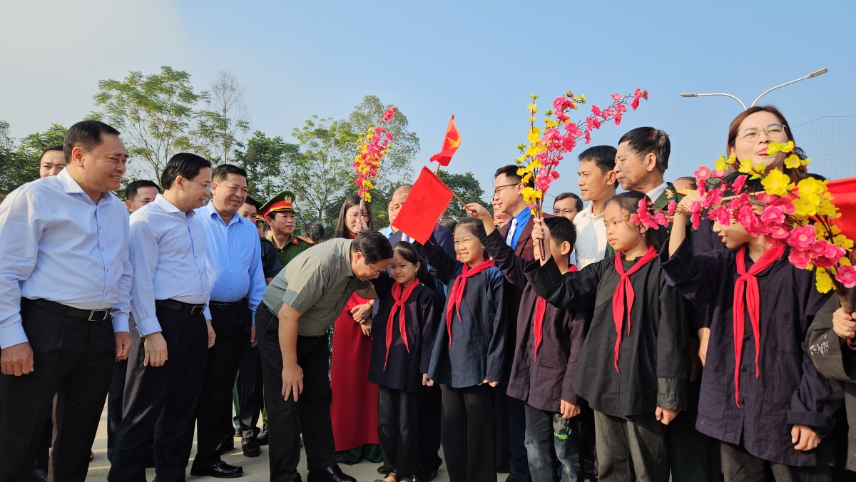 Thủ tướng Phạm Minh Chính dự Ngày hội Đại đoàn kết toàn dân tộc năm 2024 tại khu dân cư 8, thị trấn Na Sầm, huyện Văn Lãng, tỉnh Lạng Sơn