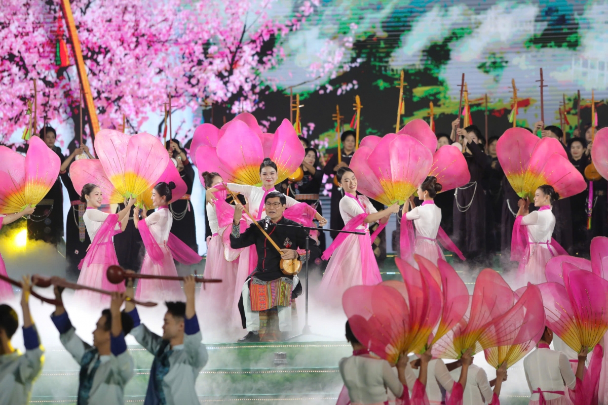  Lễ khai mạc Ngày hội có sự tham gia của hơn 600 nghệ sĩ, diễn viên, các nghệ nhân