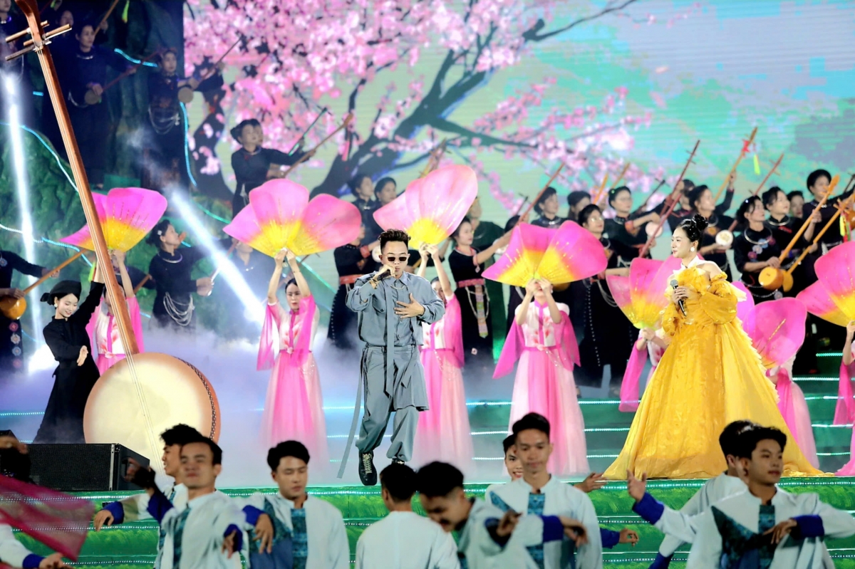 Điểm nhấn của Lễ khai mạc là chương trình nghệ thuật gồm 3 chương: Sắc màu Đông Bắc”; “Đông Bắc - Bản trường ca quang vinh”; “Đông Bắc - Tự hào và toả sáng"
​​​​​​