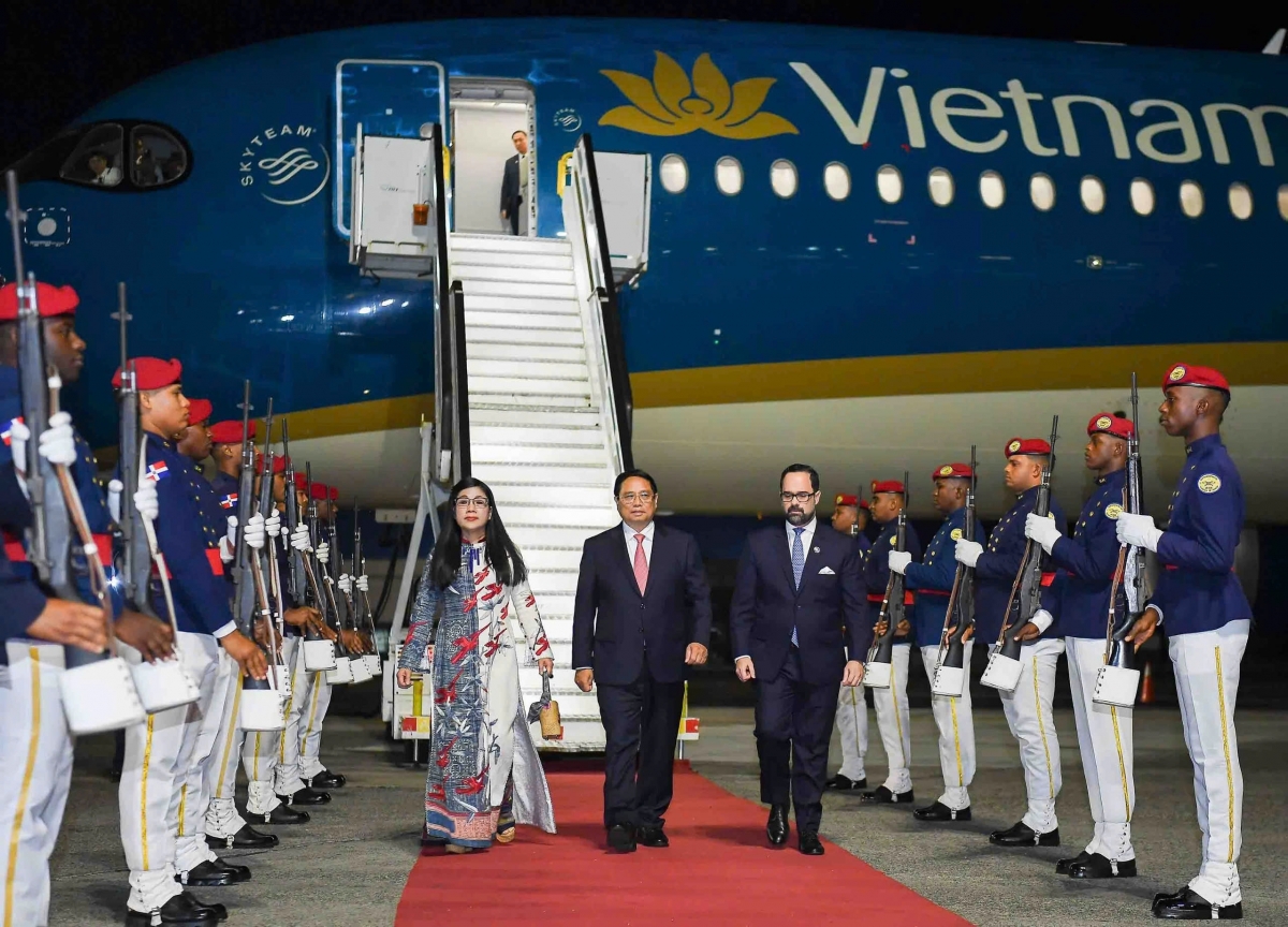 Khua dêh čar ta ơi Phạm Minh Chính hăng Bơnai ñu ƀơi tơdrŏn rơdêh por Las Americas, plơi prong jưh jom Santo Domingo, Dominica