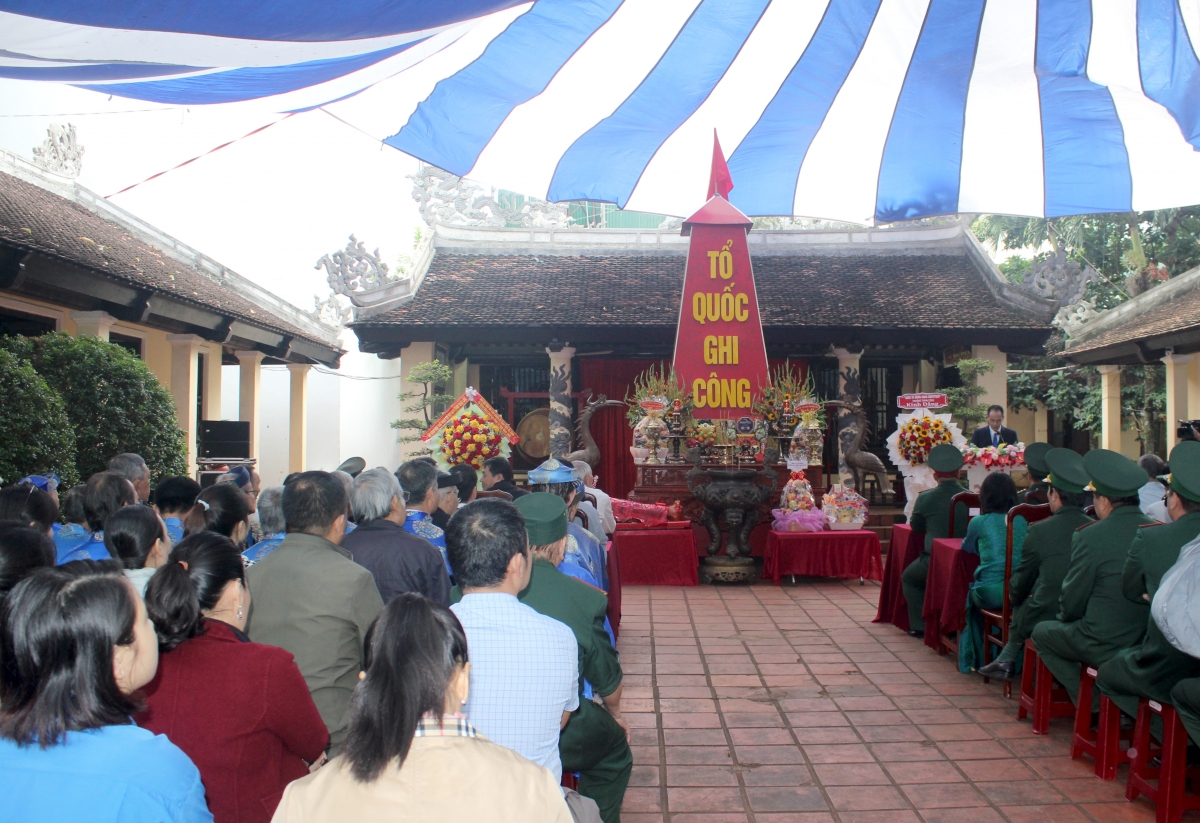 
 Dơ̆ kah kơlôi geh bơyai lơh tàm Tiah lời wơl kah yau Dà lơgar Đình Lạc, ƀòn dờng Buôn Ma Thuột, càr Dăk Lăk