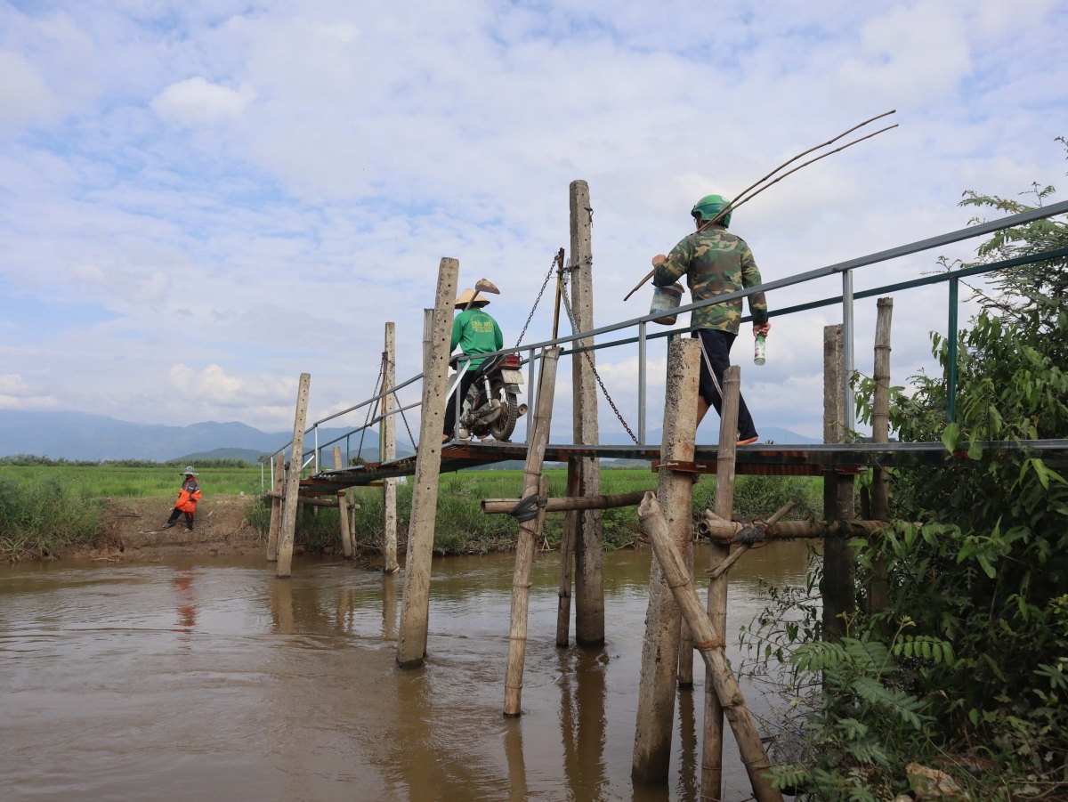 Tơdrông toa pơdŏng jăng jai ăt răm tui mơn.