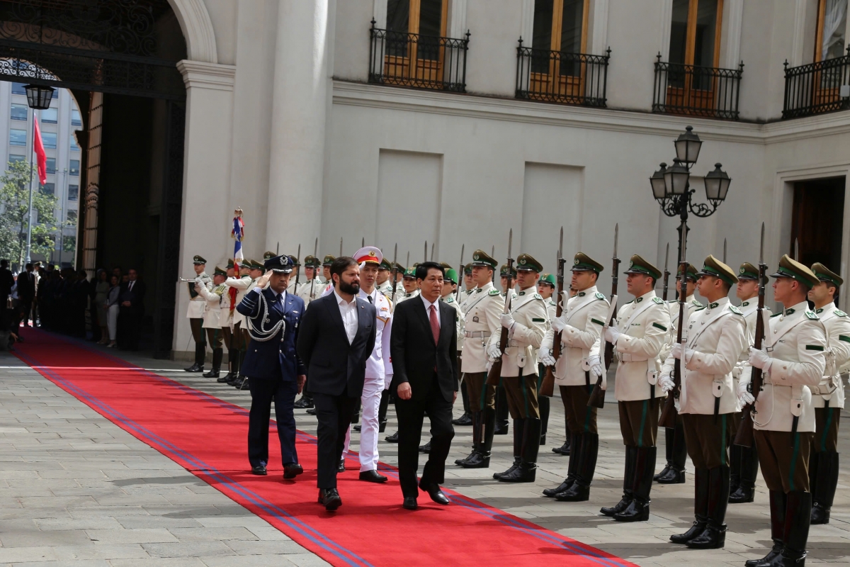 
Kơdră teh đak bơ̆n Lương Cường păng Kơdră teh đak Chile Gabriel Boric Font