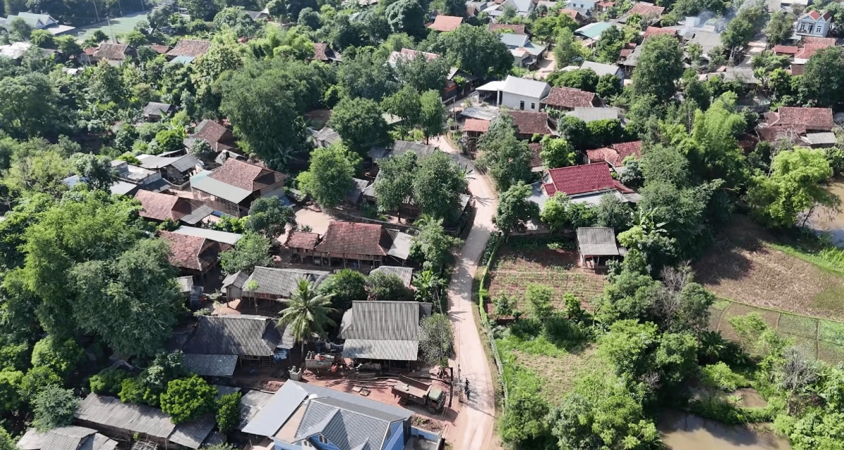 Những con đường bê tông mới giúp diện mạo bản làng thêm những gam màu tươi sáng.
Ảnh: Lê Hạnh/VOV Tây Bắc