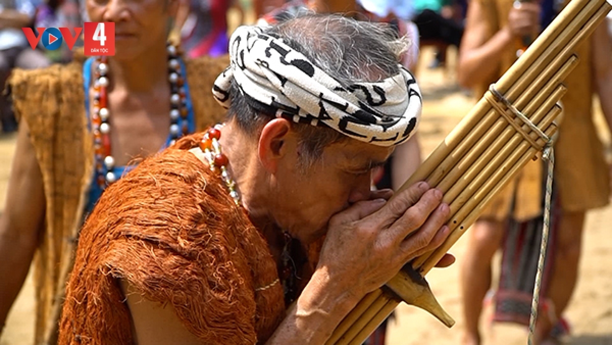 Già làng, người có uy tín ở Quảng Nam là người tiên phong trong xóa bỏ hủ tục, lưu giữ các giá trị văn hóa truyền thông