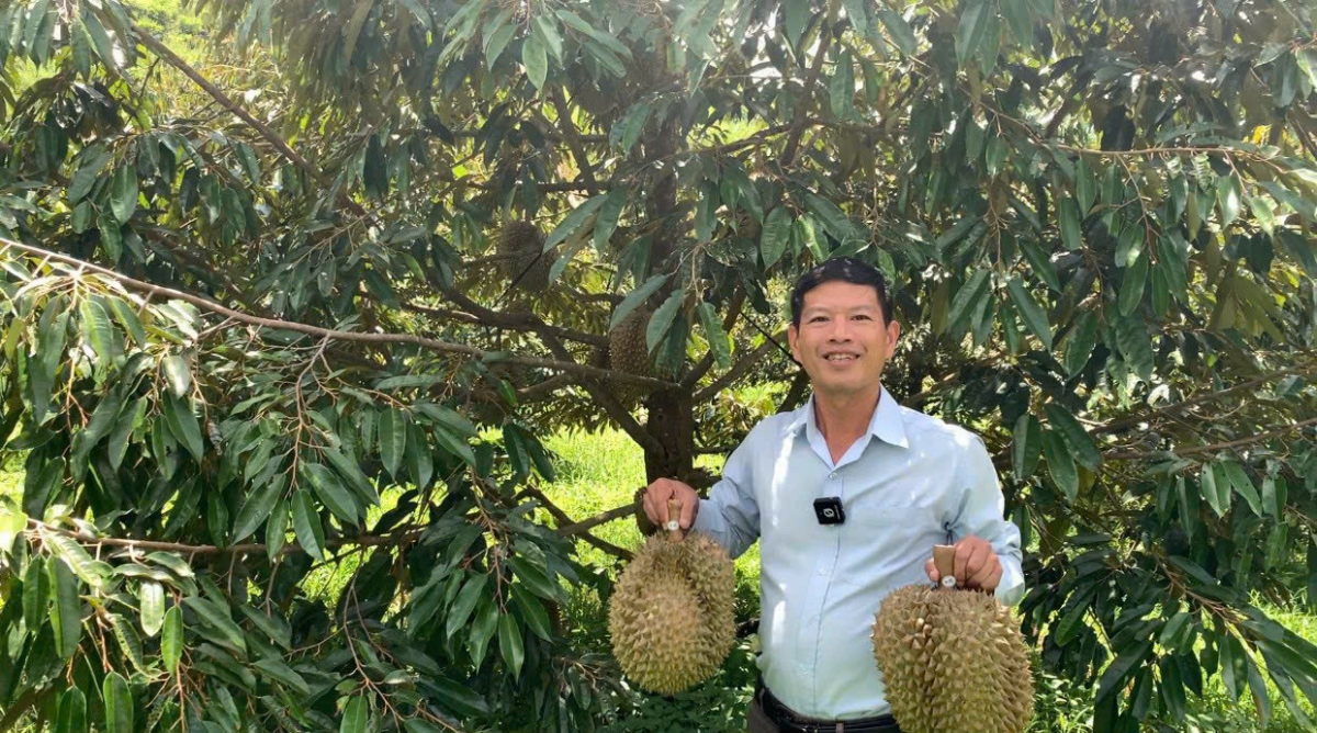 Tham gia cộng đồng số về nông nghiệp tử tế, dự các lớp đạo tạo trên nền tảng số, anh Đặng Công Kiên đã thành công với cà phê, sầu riêng hữu cơ và tự sản xuất chế phẩm sinh học phục vụ nông nghiệp.