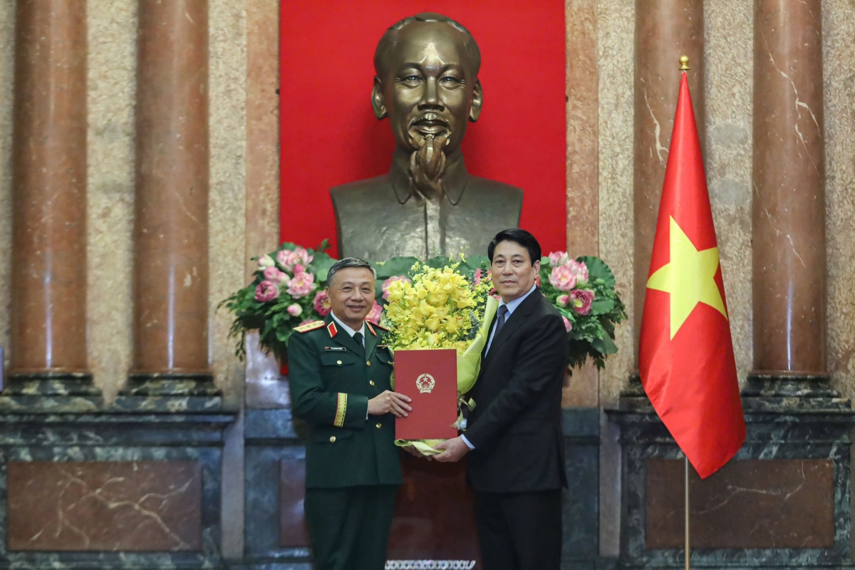 
Kơdră teh đak bơ̆n Lương Cường pơjao Tơchơ̆t ăn kơ ƀok Lê Quang Minh