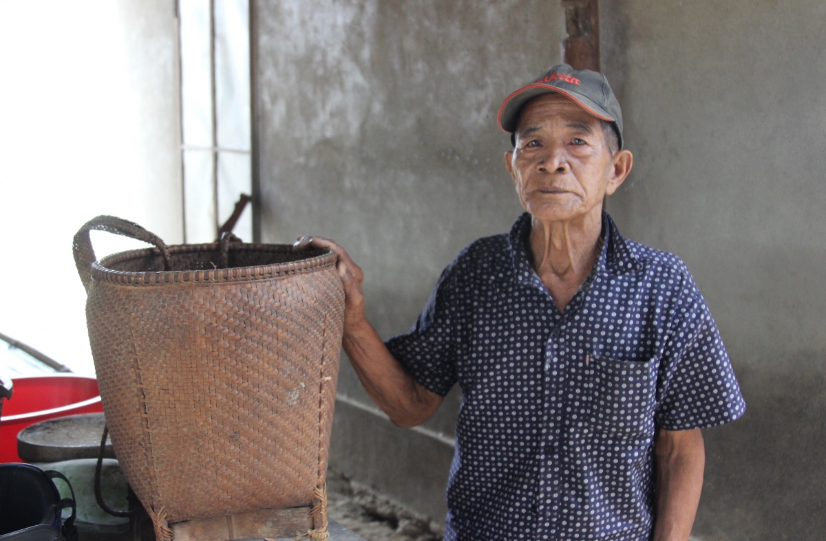 Ông Cao Lê Dân, người uy tín ở thôn Tà Gụ, xã Sơn Hiệp, huyện Khánh Sơn, tỉnh Khánh Hòa.