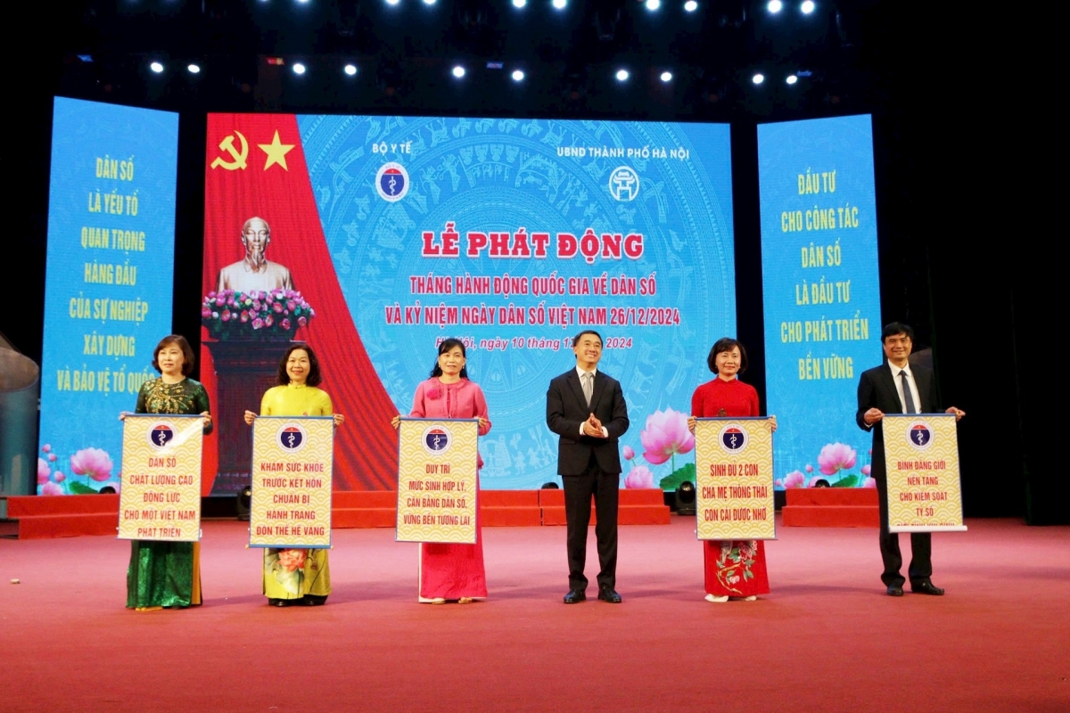 Leh tơbleăng pro Khế tŏng gum Tơnêi têa ‘na rak ngăn Pơ’leăng mâ mơngế ƀă tơbâ Hâi Pơ’leăng mâ mơngế  Việt Nam (26/12) hơnăm 2024