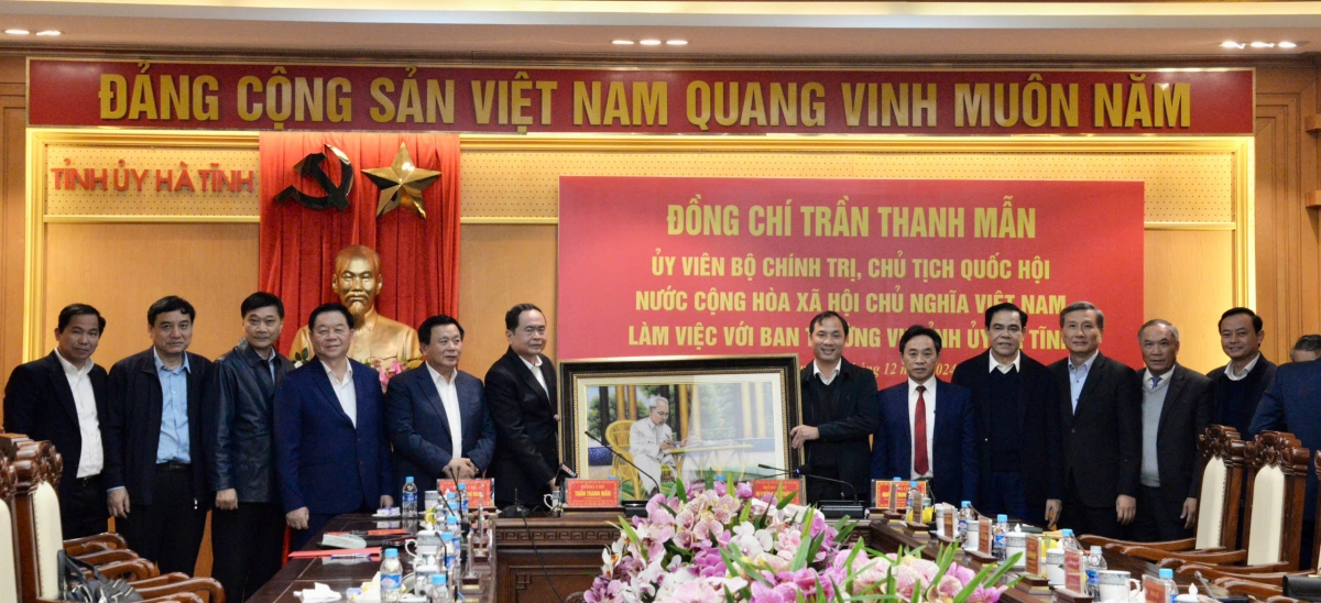 Pôa Trần Thanh Mẫn - Kăn xiâm hnê ngăn Kuô̆k hô̆i hiăng lăm pêi cheăng ƀă khu kăn Đảng kong pơê Hà Tĩnh