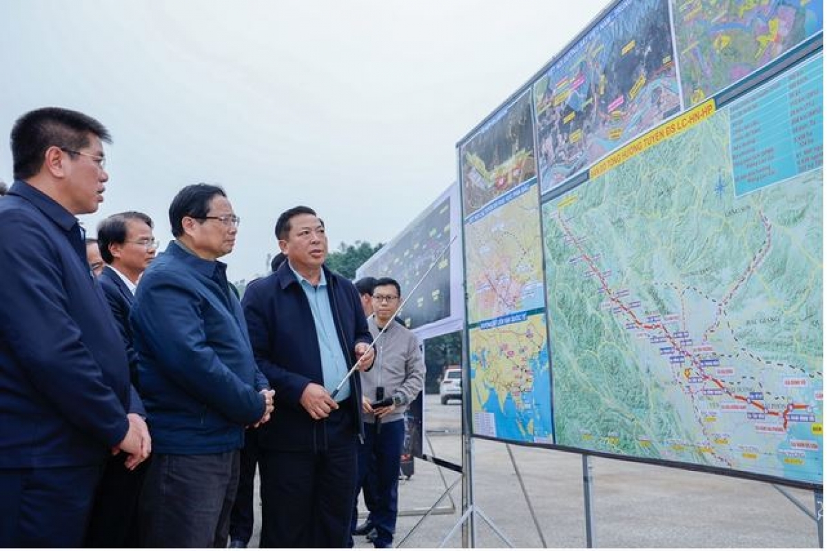 Khua Ding jum wai lăng jơlan nao rai dŭ pơgiăng Trần Hồng Minh lăi pơthâo glăi jơlan gah pơkra jơlan rơdêh treng Lào Cai – Hà Nội – Hải Phòng