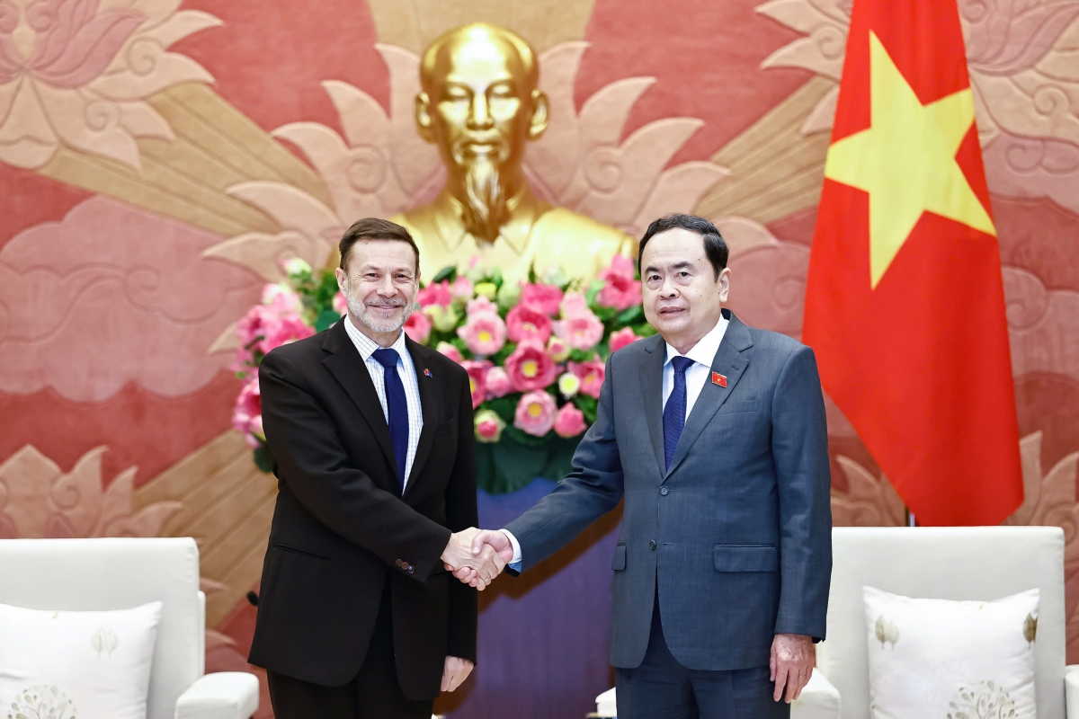 Kruanh Quốc hội Trần Thanh Mẫn wơt Đại sứ Australia