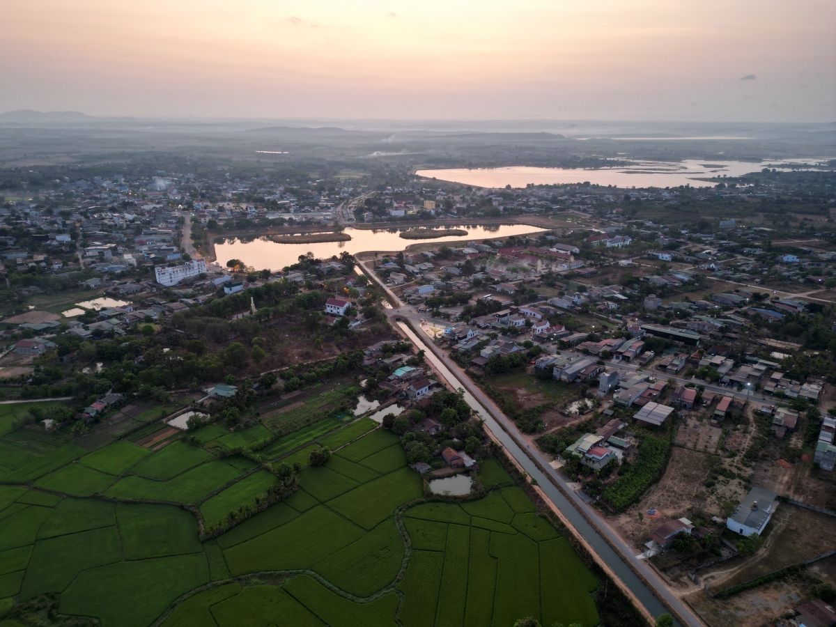 
Kơdră chĕp pơgơ̆r păng kon pơlei Ea Súp tŏk bok hơdrin tơjur dơnuh, tơ iung pơjing tơring sơlam teh đak sơđơ̆ng, atŏk tơ iung.