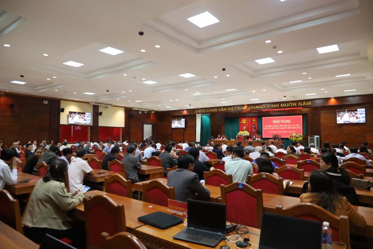 
Um rŭp hop akŏm pơma dơnuh hăm kon pơlei tah hla tơ̆ Buôn Ma Thuột