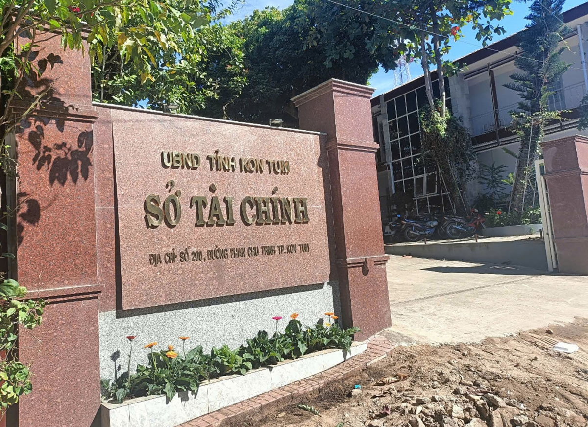 Càr Kon Tum tơrgùm Sở Rơndăp broă mờ Bơcri priă bal mờ Sở Priă jền kờp dŭ gơs Sở Lơh sa-Priă jền