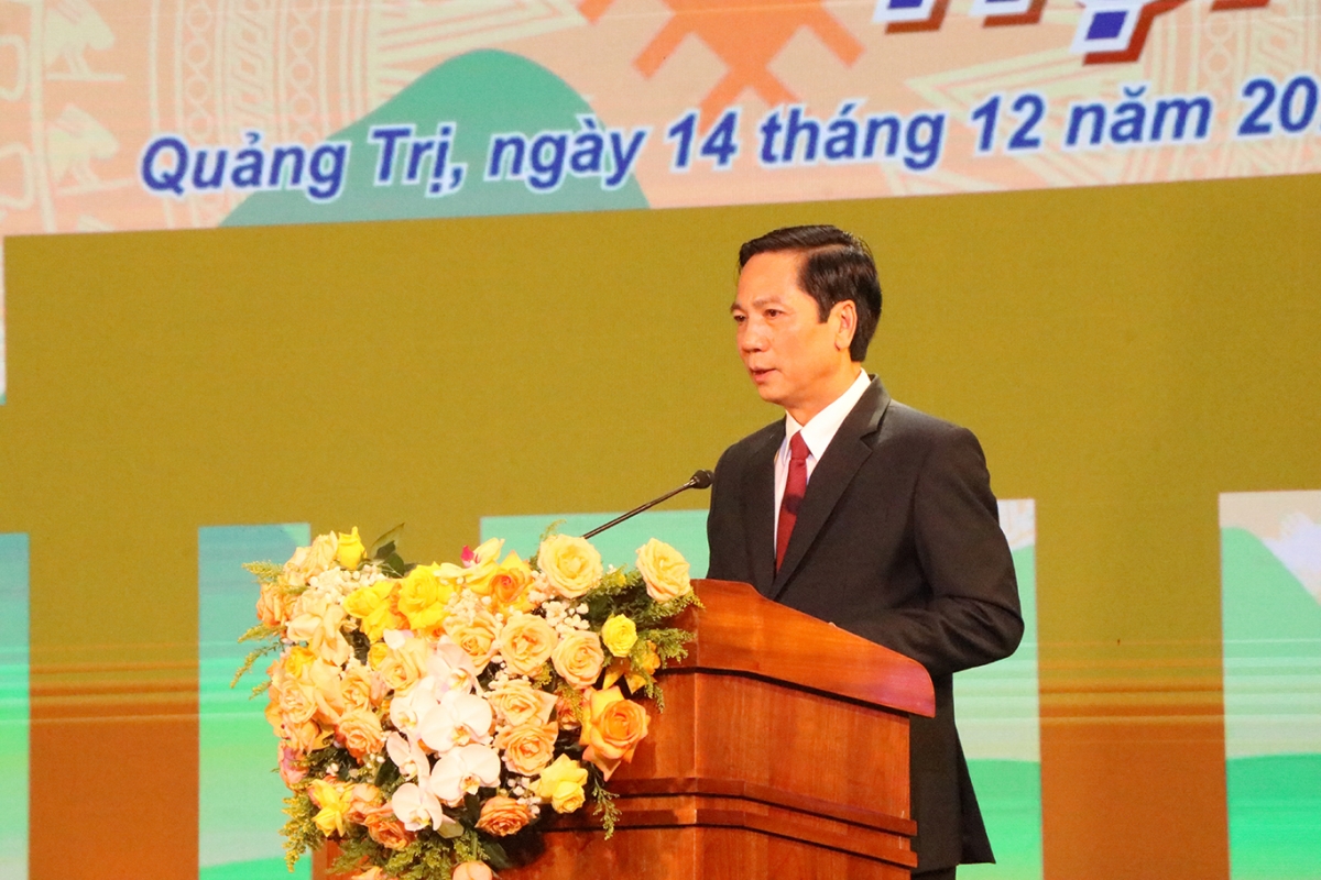 Ông Hoàng Nam, Phó Chủ tịch UBND tỉnh Quảng Trị phát biểu đáp từ tại đêm bế mạc. Ảnh: Vinh Thông/VOV Miền Trung
