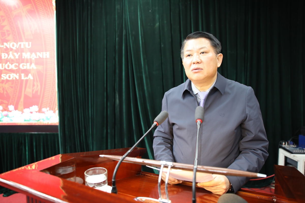 Ông Lò Minh Hùng, Phó Bí thư thường trực Tỉnh uỷ Sơn La yêu cầu các cấp, ngành,
địa phương ở tỉnh tăng cường phối hợp để thực hiện tốt công tác giảm nghèo bền vững.
Ảnh: Thu Thùy/VOV Tây Bắc