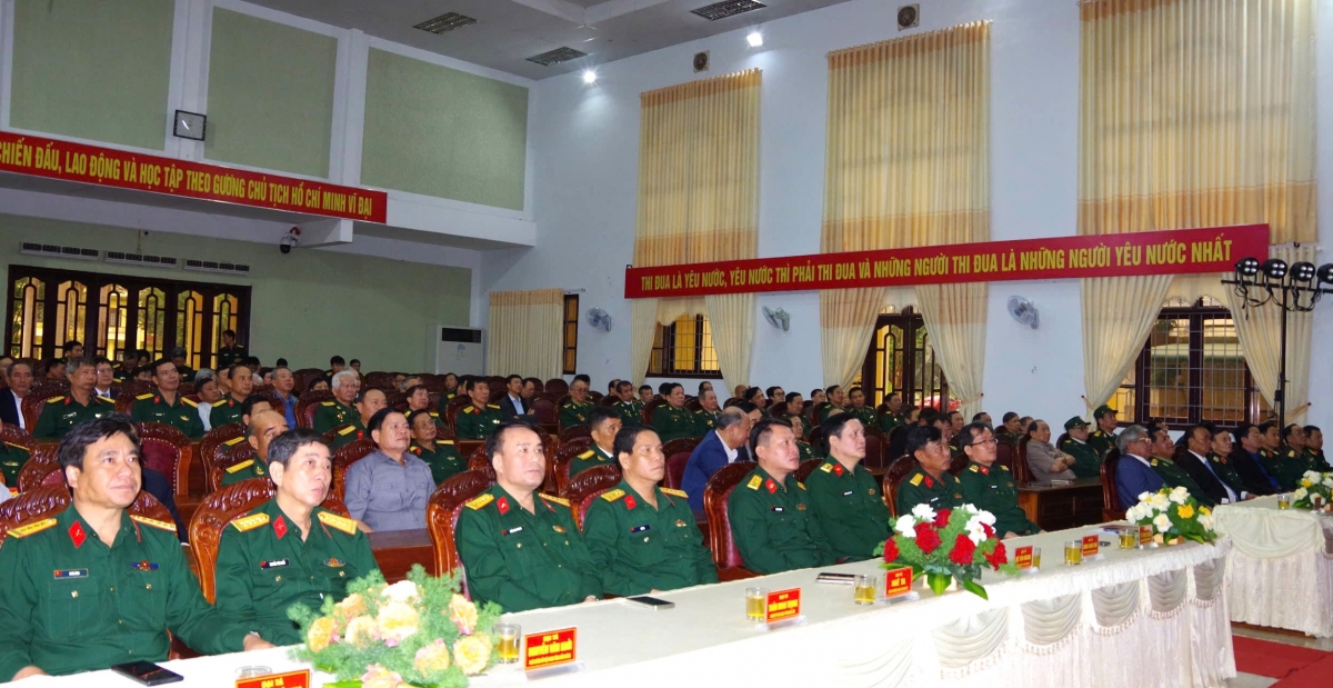 
407 ‘nu bơngai tang măt ‘nŏh jĭ đe kăn ƀô̆ pơm tih lơ̆m khul linh hlôi pơdơ̆h hưu tơ̆ dôm dêh char, plt găh Tơring Tŏk bŏk păng Tây Nguyên vang truh tơƀâp