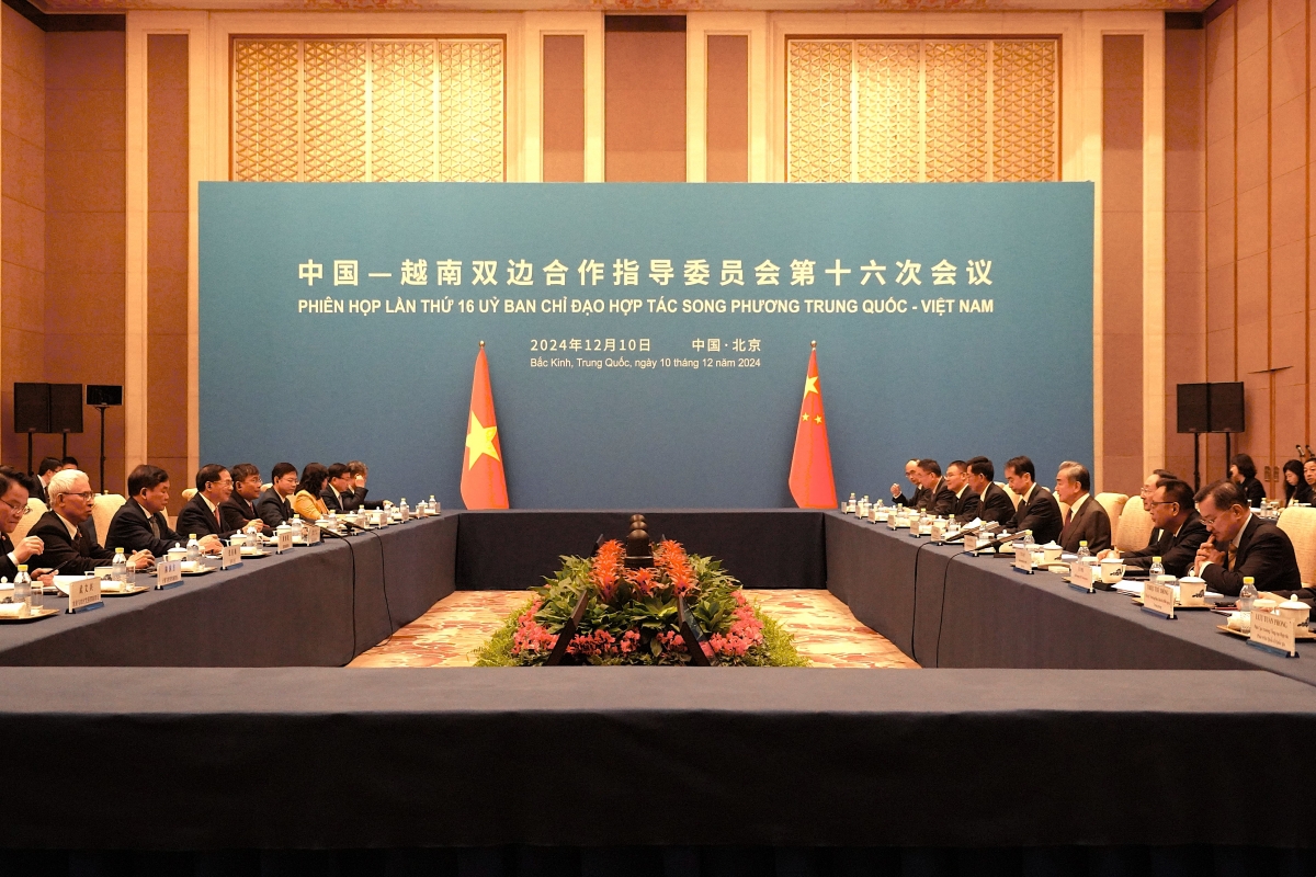 Hop akŏm mă 16 Anih pơgơ̆r jang hơdoi 2 pang Việt Nam - Trung Quốc