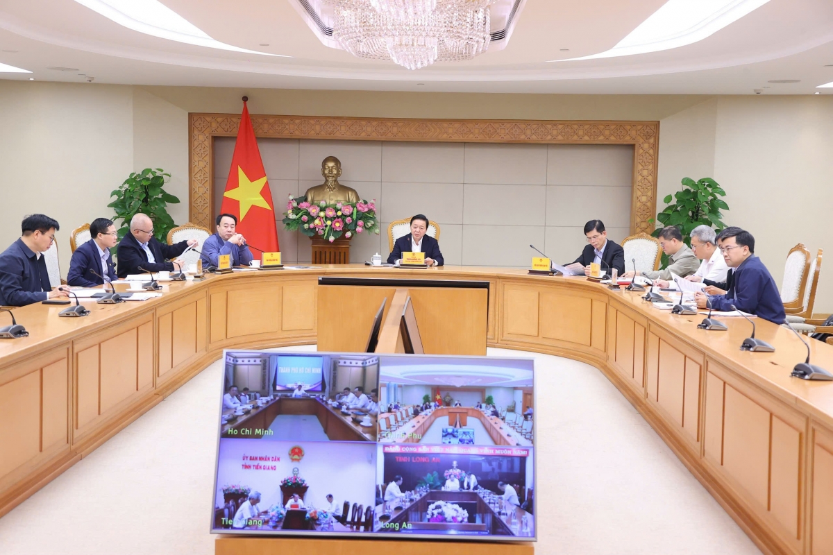 
Phŏ Thủ tướng Trần Hồng Hà pơgơ̆r tơdrong hop akŏm