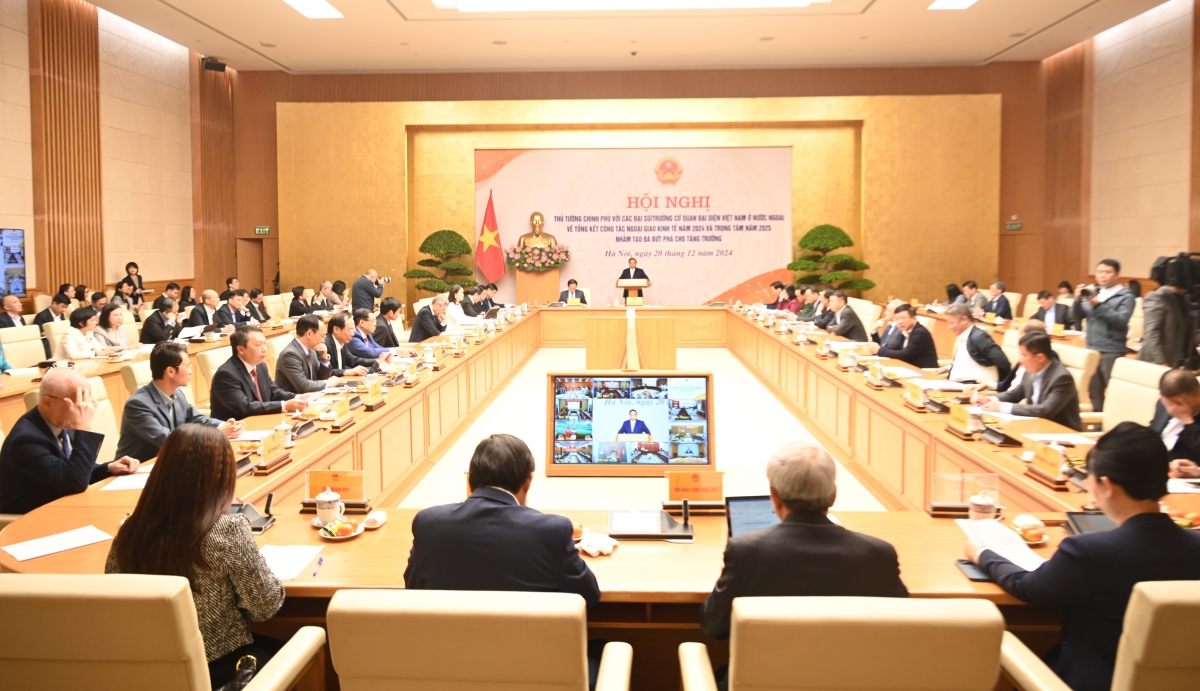 Thủ tướng Cíñ phủ ồng Phạm Minh Chính đơng lam pơrjum