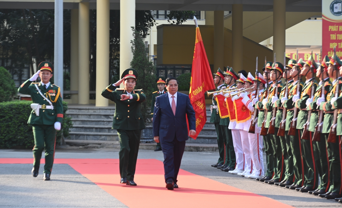 Thủ tướng Chính phủ Phạm Minh Chính khâl ndrel pah kan đah Học viện kỹ thuật quân sự