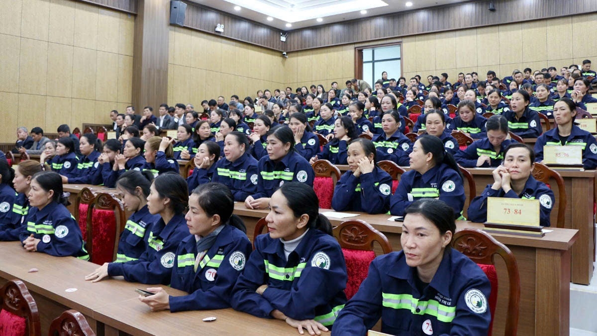 
Đei 181 ‘nu kŏng nhân vei lăng cham char kơ Công ty Cổ phần Dịch vụ Đô thị Đà Lạt đei pôk pơ ư lơ̆m jơ ‘năr ou.