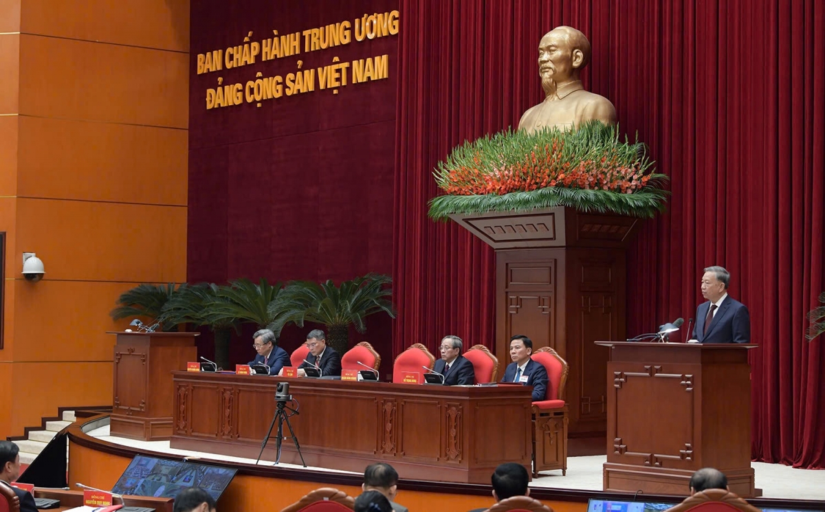 
Tổng bí thư Tô Lâm iung pơma pơrô̆ tơ̆ hop akŏm.