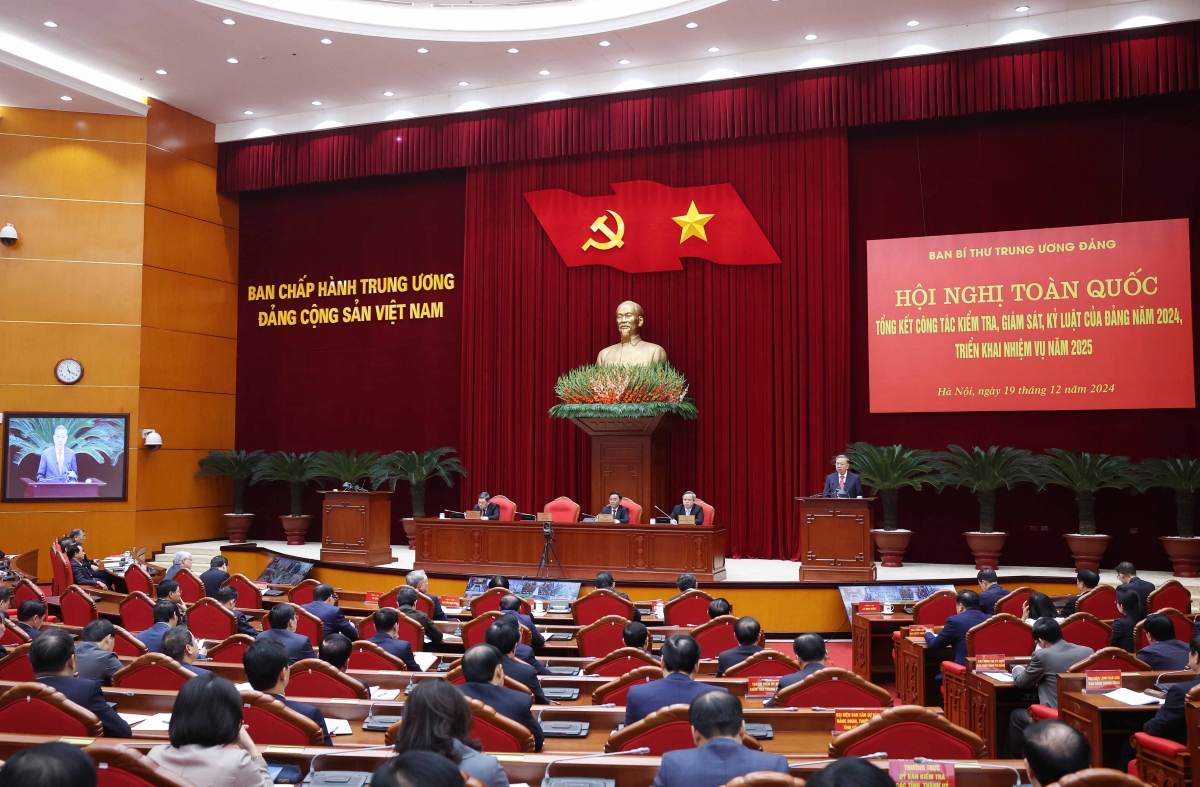 
Tổng Bí thư ồng Tô Lâm đơng lam pơrjum