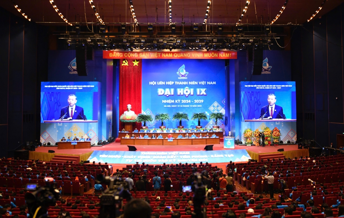 
Tổng Ƀí thư ồng Tô Lâm tus bal mờ đơs sồr lơh tàm Pơrjum dờng