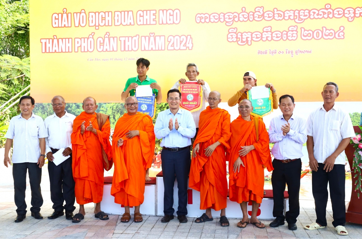 Sau gần một ngày tranh tài quyết liệt, kết quả chung cuộc, Trung tâm Văn hóa - Thể thao và Truyền thanh huyện Phong Điền xuất sắc giành giải Nhất; Giải Nhì thuộc về đội ghe ngo chùa Pitu Khôsa Răngsây; Trung tâm Văn hóa - Thể thao và Truyền thanh quận Thốt Nốt giành giải Ba.