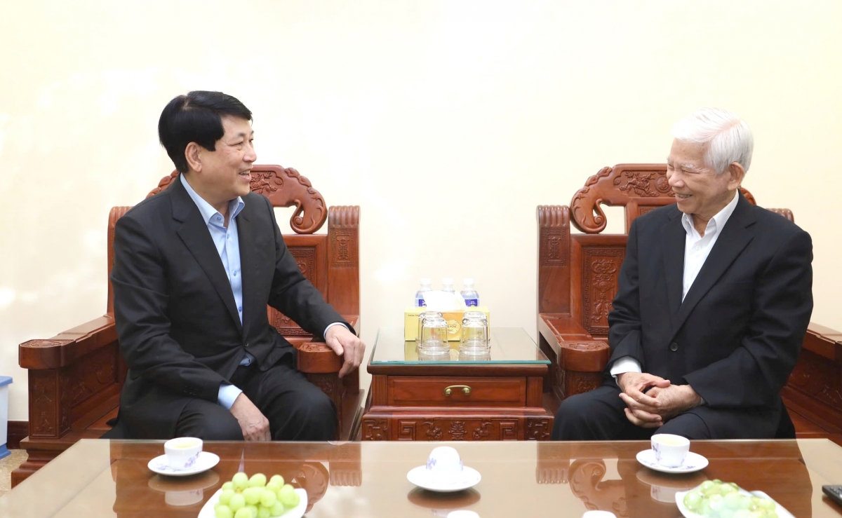 
Kơdră teh đak Lương Cường năm ngôi, hmach thơ thou têt Ƀok Kơdră teh đak sơ̆ Nguyễn Minh Triết