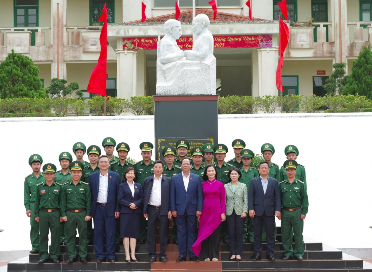 Pôa Trần Quang Phương-Phŏ Kăn xiâm hnê ngăn Kuô̆k hô̆i xup um rơtế ƀă mâu kăn ƀô̆, mâu lêng Đông gak tíu tơkăng kong Tuy Đức (Dak Nông)