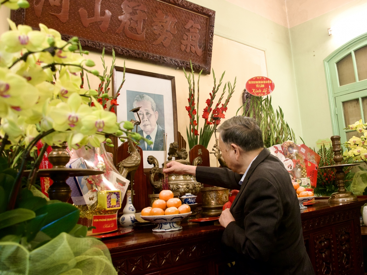 Kăn xiâm pơkuâ hnê ngăn Đảng têk nhang tơbâ pôa Lê Duẩn, Kăn xiâm pơkuâ hnê ngăn Đảng hneăng hdrối