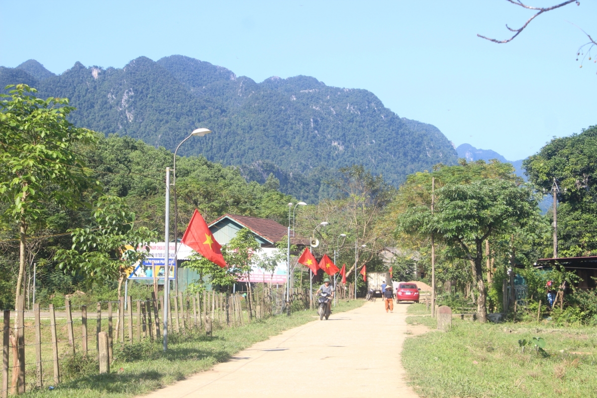 Bơngai Rục pơnam choh jang xa, atŏk tơiung mŭk drăm, pơjing pơlei pơla roi đunh roi ‘lơ̆ng rŏ