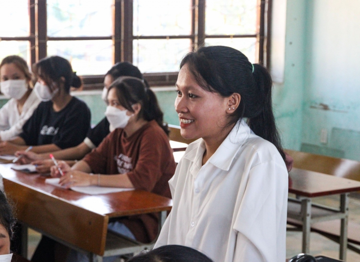 Cao Thị Lệ Hằng là ùr ơruh kòn cau Rục bơh sơnrờp pơrlòng gơkờn đại họk