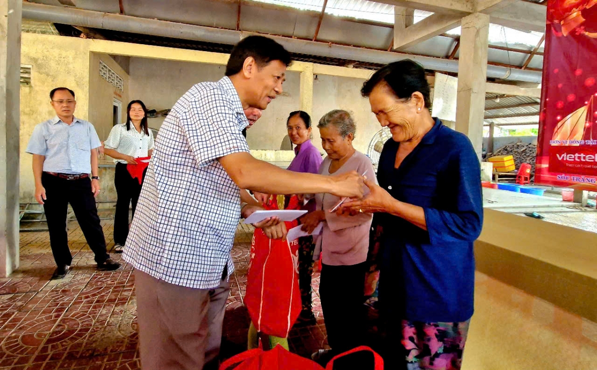 Đồng bào Khmer có hoàn cảnh khó khăn được chăm lo đón tết