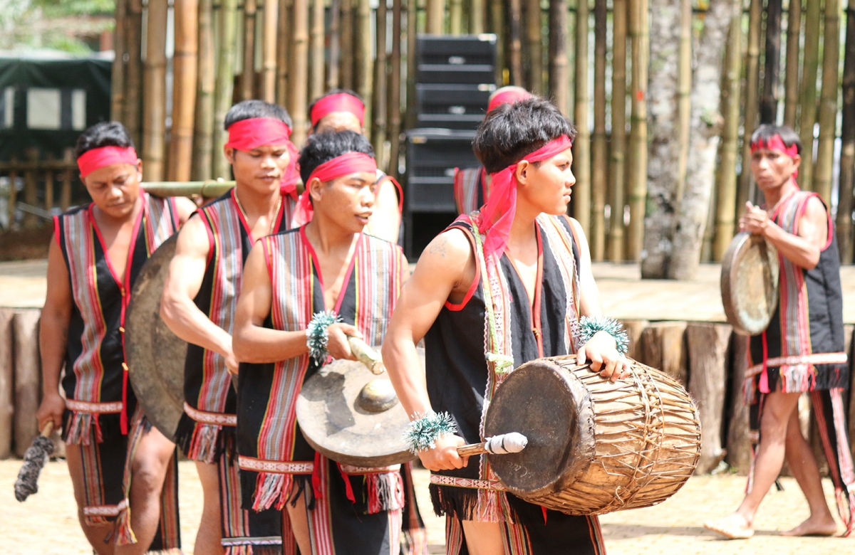 
Ching chêng Tây Nguyên sơng  puih mak Ất Tỵ