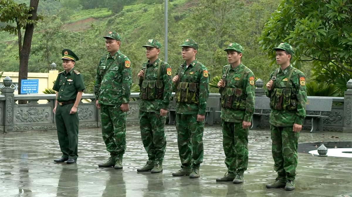 "Đi báo việc, về báo công" là việc làm thường xuyên của cán bộ,
chiến sĩ Đồn Biên phòng Ma Lù Thàng trước mỗi chuyến tuần tra.
Ảnh: Khắc Kiên/VOV Tây Bắc