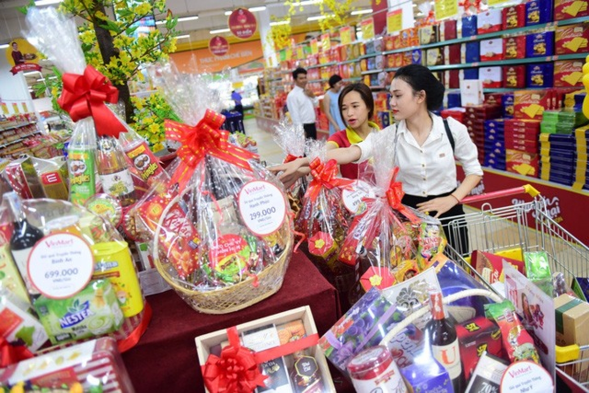 Mentri Kong thuong pandar dom bhum palei oh luai rah tabiak bruk tagok yaom tuk Tet.