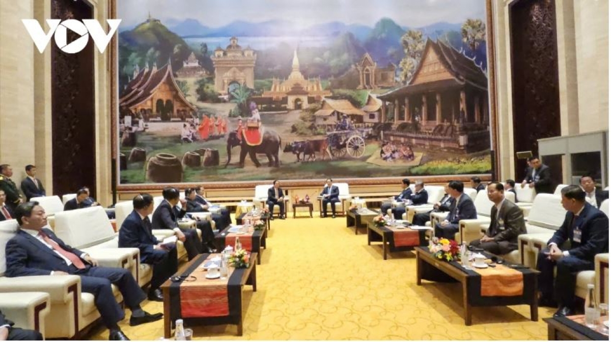 
Um rŭp tơdrong hop akŏm