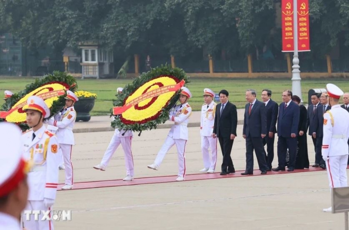 Kăn xiâm pơkuâ hnê ngăn Đảng, Tơnêi têa mot a Hngêi ‘măn poăng Pôa Hồ Chí Minh, Kăn xiâm hnê ngăn tơnêi têa ki apoăng drêng troh Têt Lo hơnăm nếo Ất Tỵ 2025. (Um: An Đăng/TTXVN)