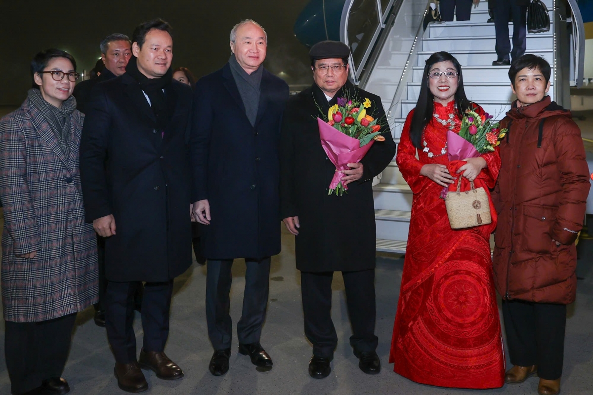 
Thủ tướng Phạm Minh Chính tơ̆ cham gre păr Thụy Sĩ