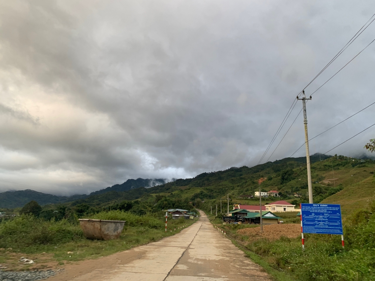 Tơmeăm khoăng, on tơhrik, troăng prôk, hngêi trung, hngêi pơkeăng hiăng tơmâng khât tơdroăng ‘no liăn pêi cheăng tơdrêng vâ mơnhông cheăng kâ, rêh ối a 2 to cheăm Mường Hoong ƀă Ngọk Linh