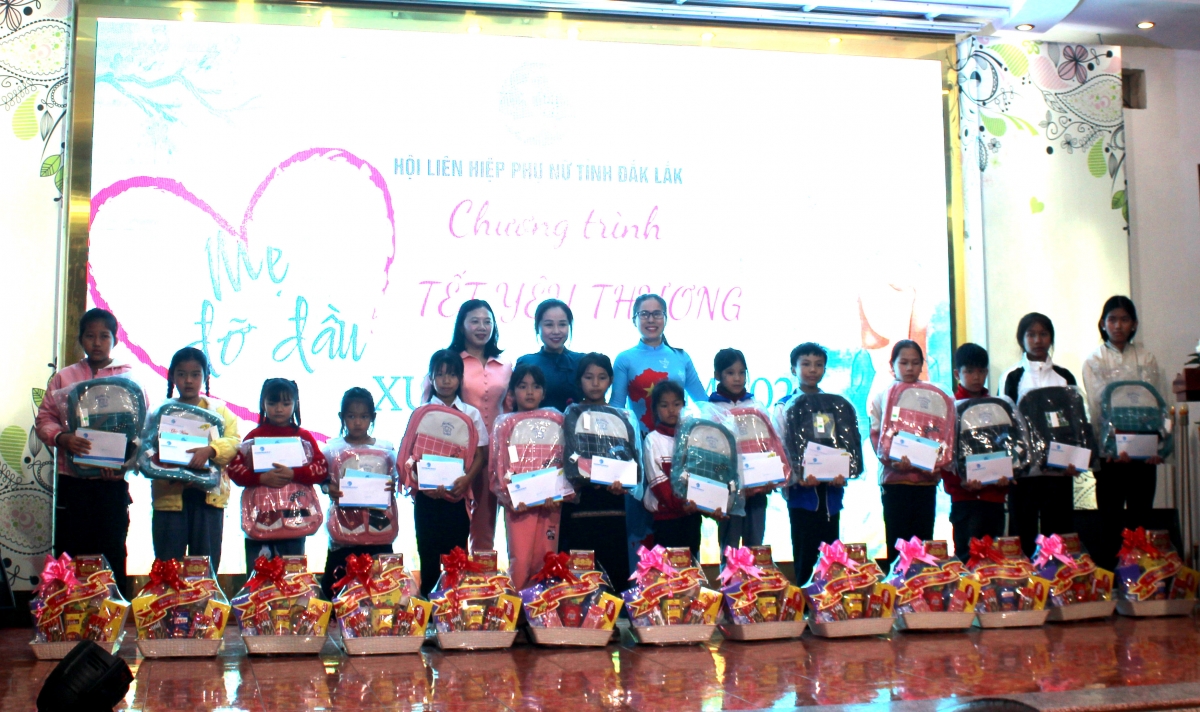 
Ală phan pà Sa tềp dong ală kơnòm dềt in sền gĭt geh bơta sền gròi, bơta kờñ gơboh lài mờ nam pa tus