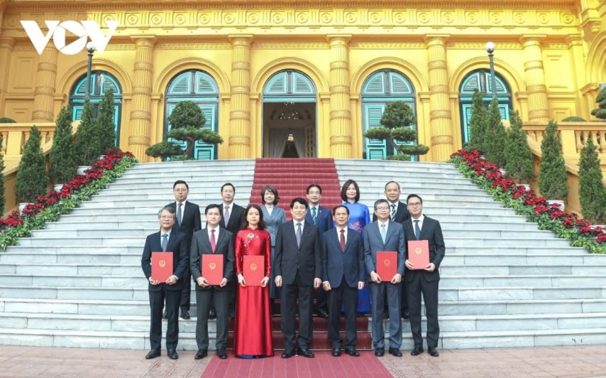 Kruanh dak Lương Cường n’hao grat Đại sứ an 5 cán bộ n’gâng kan nchră nău đah dak bah dih.