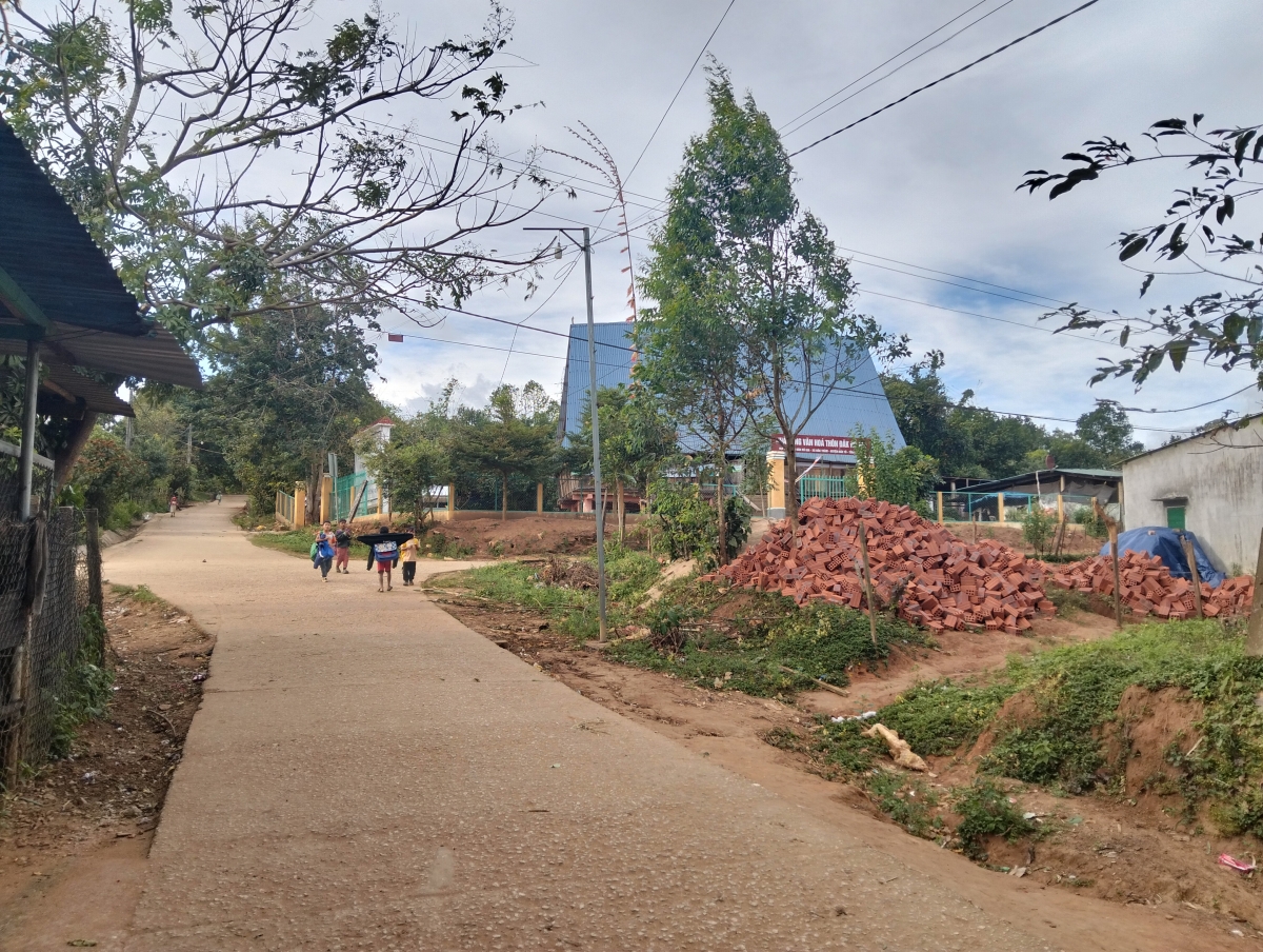 Tơdroăng rêh ối pơhlêh nếo a thôn Đăk Rô Gia, cheăm Đăk Trăm