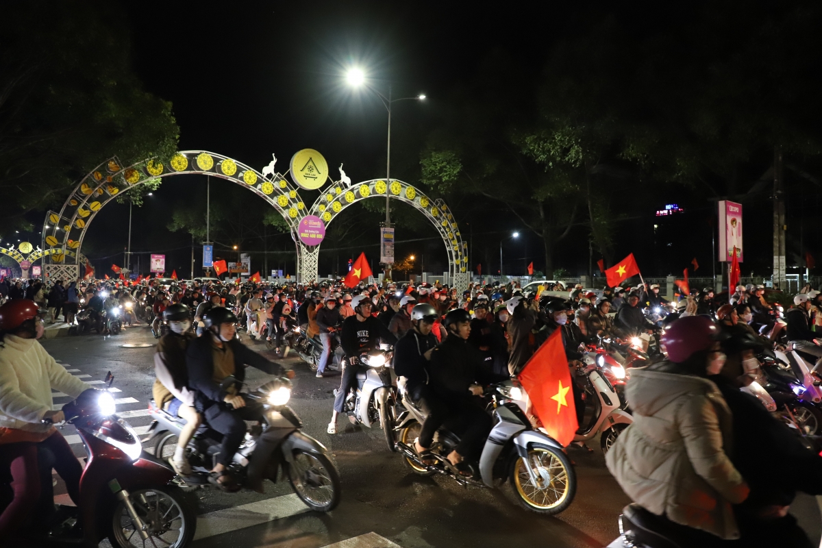 Glông mơnuih khăp kơ čưng boh lông rŭi hyu kơniă jơlan amăng plơi prong Ƀuôn Ma Thuột