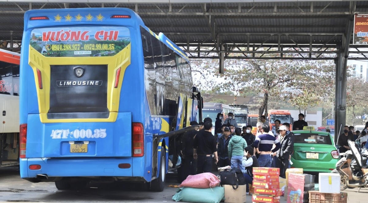Mấy ngày qua, lượng khách đến bến xe liên tỉnh Đắk Lắk
để về quê các tỉnh miền Trung và phía Bắc đón Tết tăng đột biến.
\Ảnh: Tuấn Long/VOV Tây Nguyên