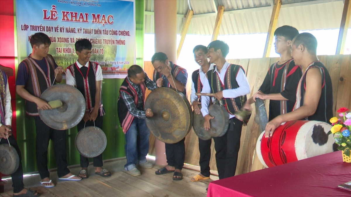 Ngê̆ nhân hơnăm ối nếo A Huyền hnê tôu chêng koăng ăm droh rơtăm